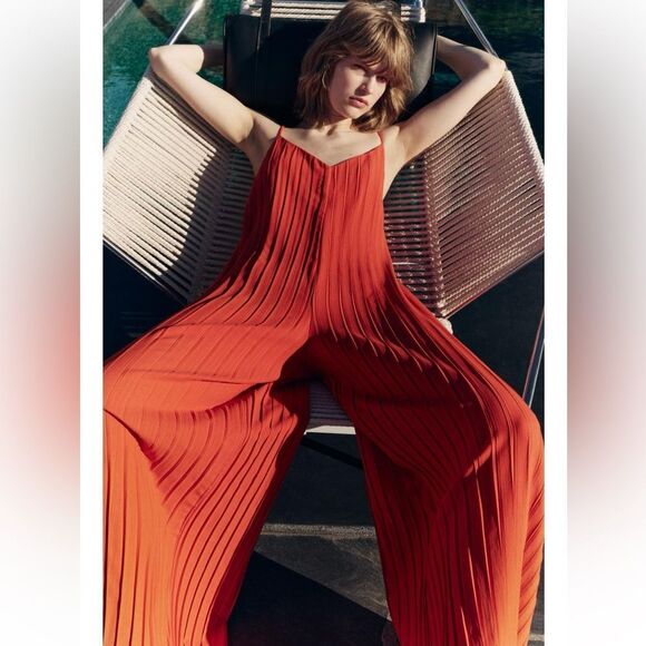 Zara long pleated jumpsuit - Picture 1 of 7